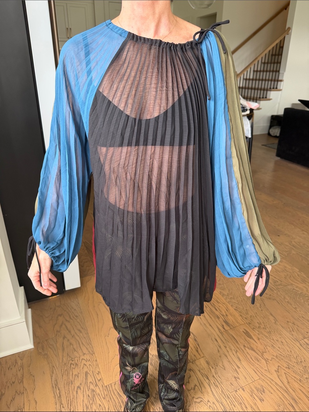 Sheer Pleated Long-Sleeve Colorblock Women's Top - Black & Blue